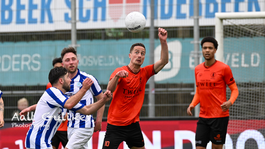 Sparta Nijkerk herrijst na dramatische serie: Derbyzege brengt tweede plaats terug