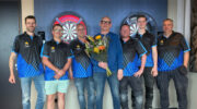 Van Dunschoten Elektrotechniek sponsort shirts voor darters
