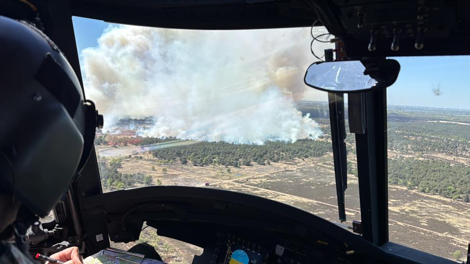 Nijkerker Bart van Veldhuisen actief bij bestrijding natuurbrand op ’t Harde