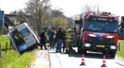 Buurtbus in de sloot op Hogebrinkerweg/Laakweg
