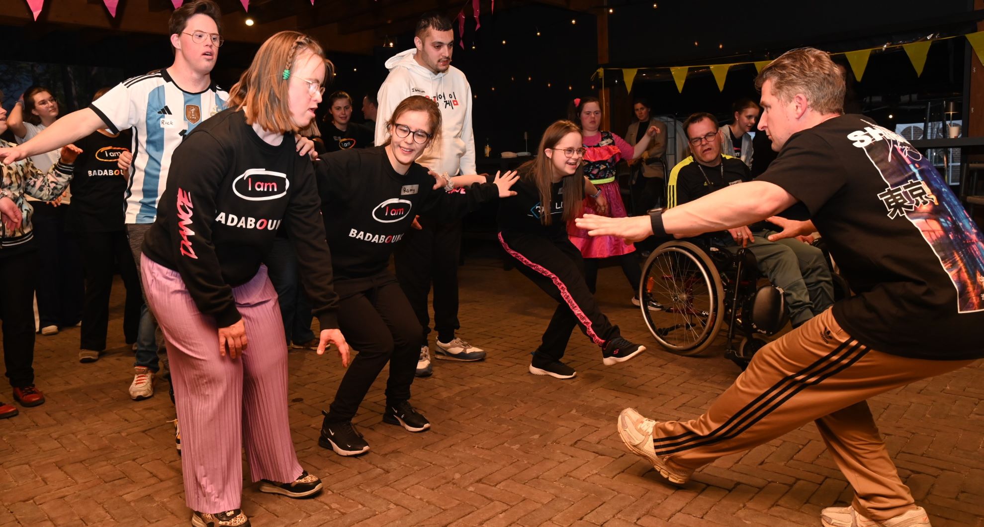 Hello You en Badabounce toveren Groot Hennekeler om tot dansvloer