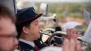 Nijkerks Stedelijk Fanfare Corps luidt Koningsdag 2026 feestelijk in vanaf de Grote Kerk