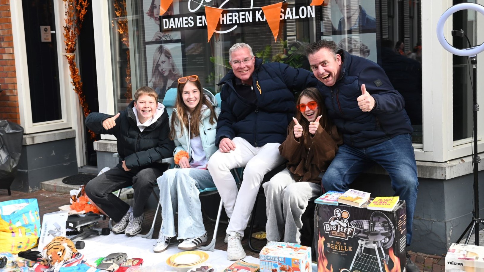 Nijkerk kleurt oranje: grote drukte tijdens zonovergoten matjesmarkt