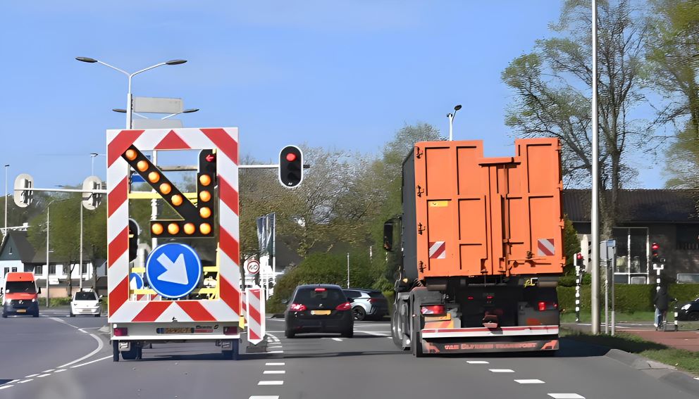 Oprit A1 Hoevelaken afgesloten door slecht wegdek: flinke verkeershinder in dorpskern