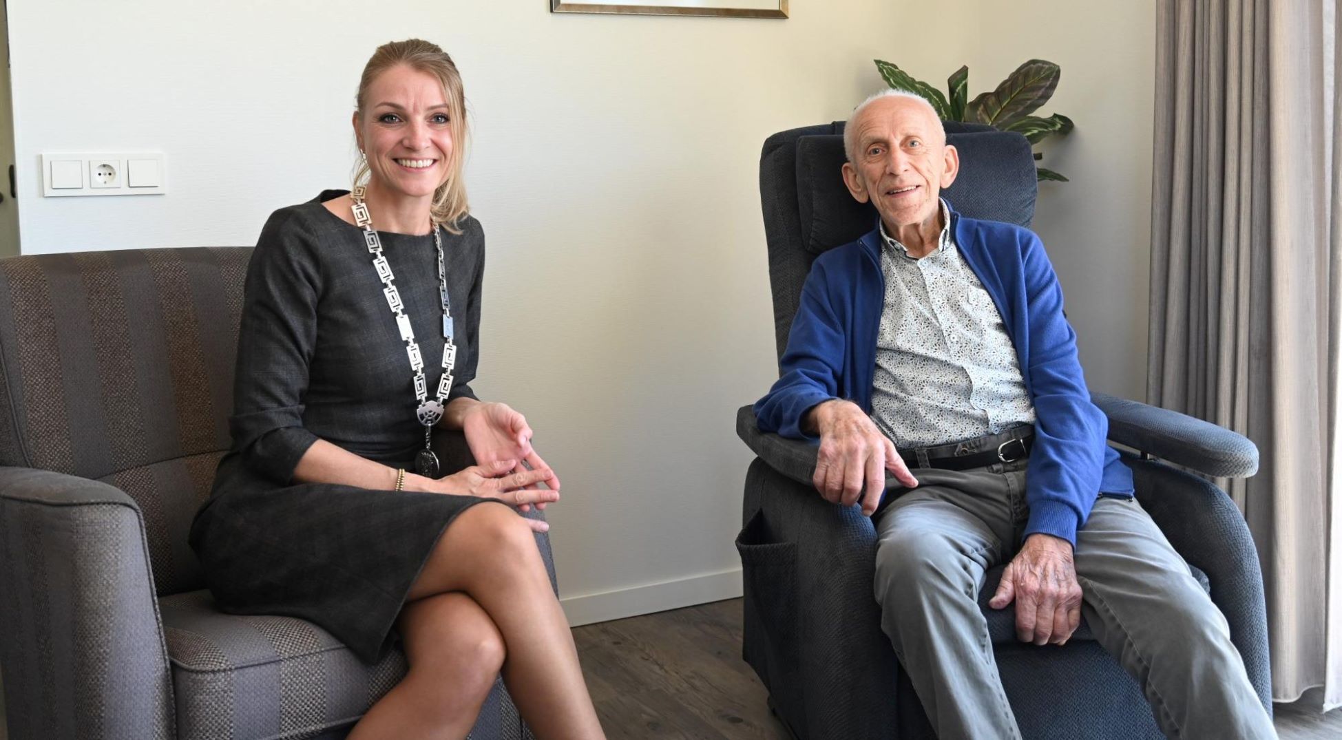 Burgemeester feliciteert Hein Verhoef (101)