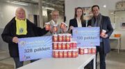 Lionsclubs Nijkerk en Hoevelaken schenken honderden pakken koffie aan Voedselbank