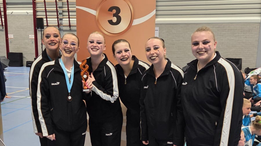 Majorette Showteam Nijkerk scoort medailles en tickets voor provinciaal kampioenschap