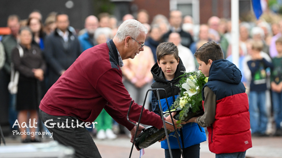 Grote opkomst bij waardige dodenherdenking in Nijkerkerveen