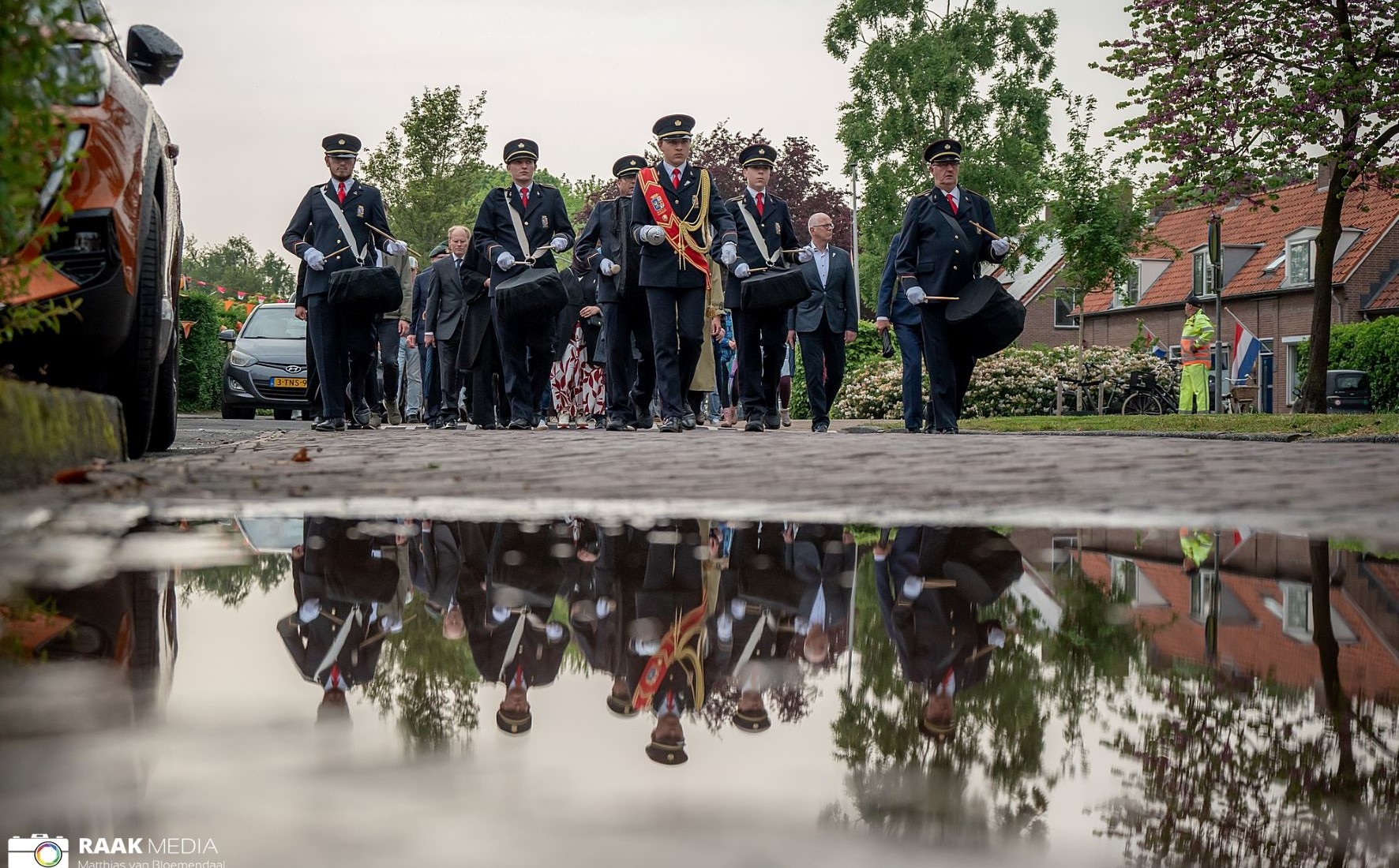 Waardige Dodenherdenking in Nijkerk: Stilte en reflectie in een vol Van Reenenpark