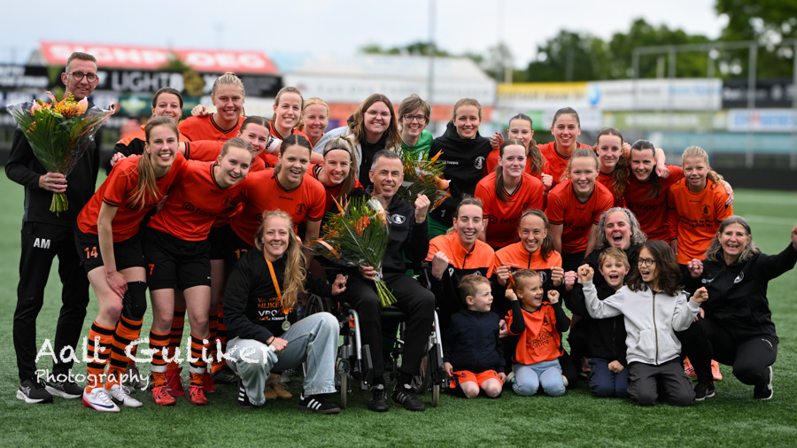 Burgemeester prijst Sparta Nijkerk VR1 na overwinning en promotieseizoen