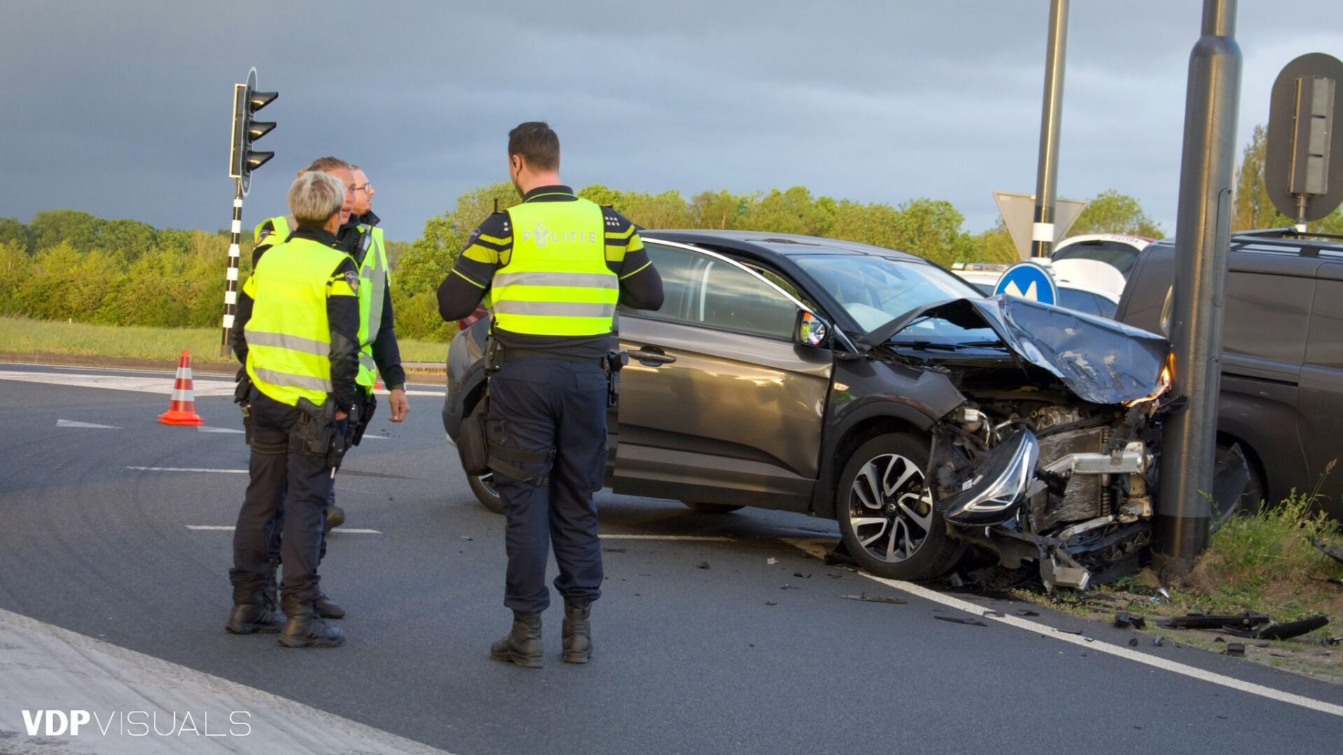 Twee voertuigen zwaar beschadigd na ongeval bij A28 Nijkerk