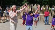 Koningin Emmaschool Nijkerk opent feestelijk nieuw groen schoolplein