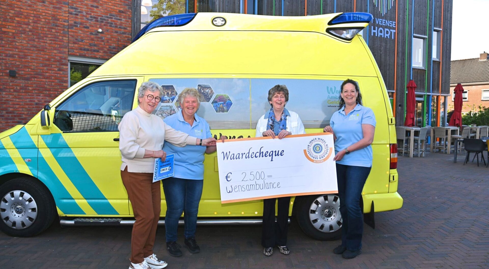 Inner Wheel Nijkerk verrast WensAmbulance Gelderland met cheque van 2.500 euro