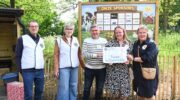 Lions Club Hoevelaken schenkt € 2.600 aan Kinderboerderij De Torteltuin voor nieuwe schommels