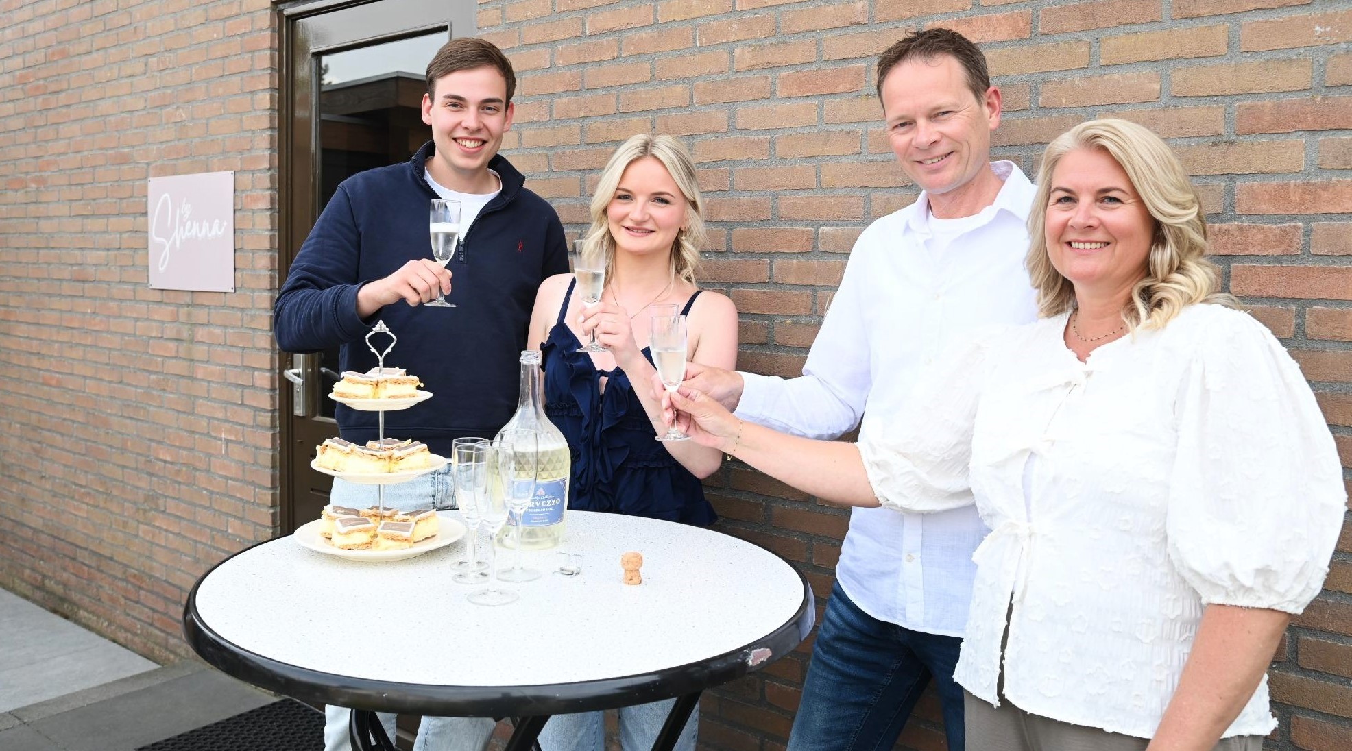 Onderneemster Shenna Bosch (20) opent salon ‘ByShenna’ in Nijkerkerveen