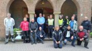 Kerkbezoek tijdens motortoertocht Stimon