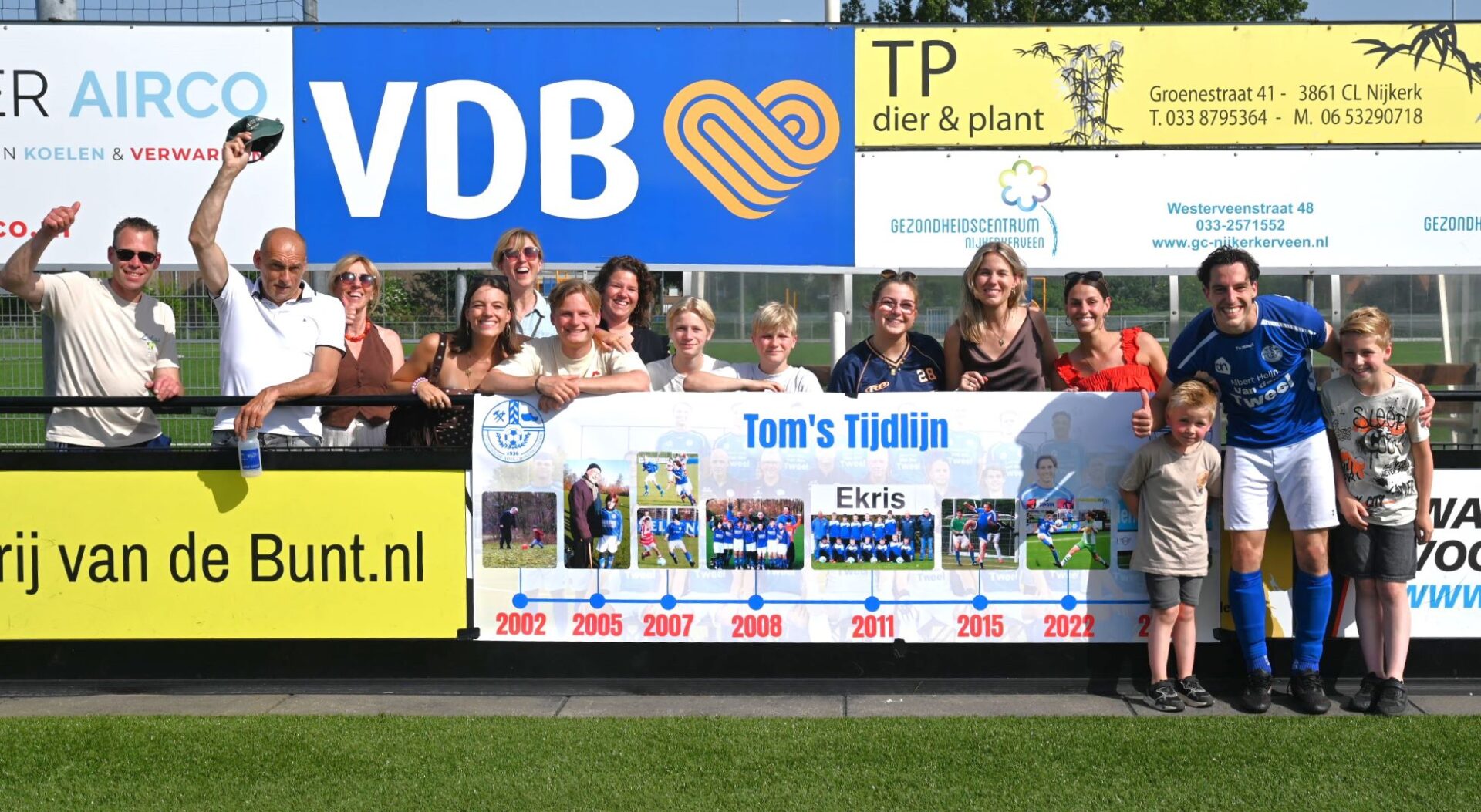 Prachtig eerbetoon voor clubicoon Tom van Donselaar bij afscheid van Veensche Boys