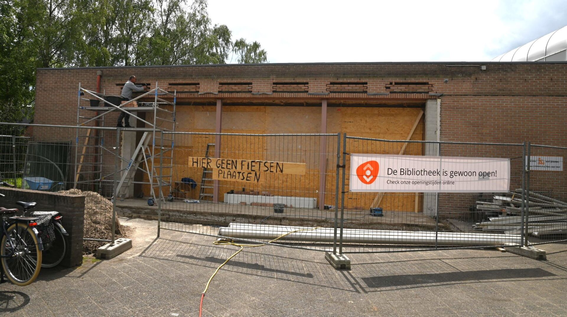 Vernieuwde Bibliotheek Nijkerk nu ook aan de buitenkant aangepakt