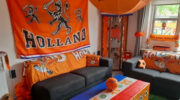 Fenteler Plaza van familie Kloostra weer helemaal oranje