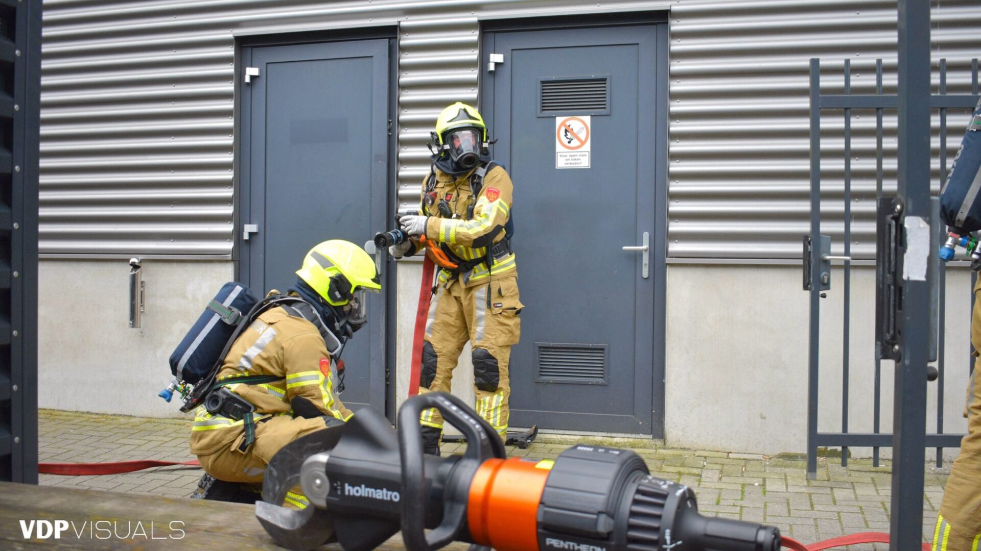 Brand in werkplaats van SELL Plastics in Nijkerk snel onder controle