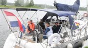 Natte boottocht van Hello You van Nijkerk naar Spakenburg