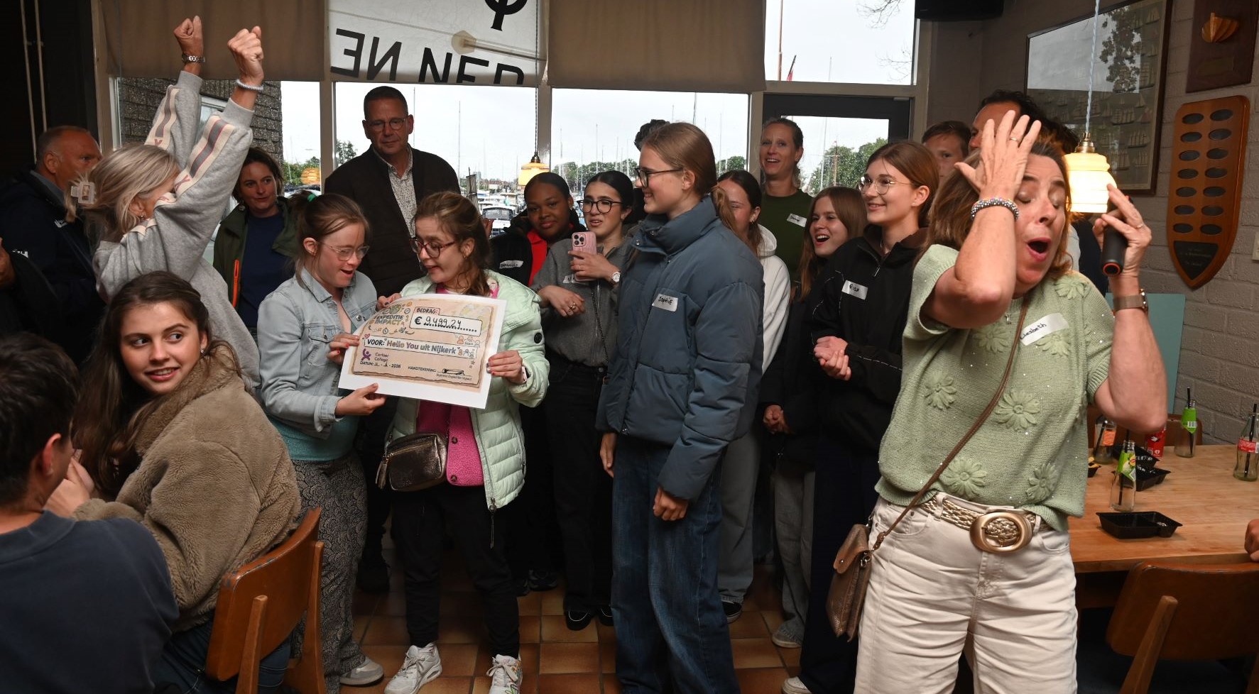 Tranen van geluk: Leerlingen Corlaer College halen € 9.500 op voor Stichting Hello You