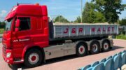 Zand gestrooid voor J&R Transport Voetvolley Toernooi bij Veensche Boys