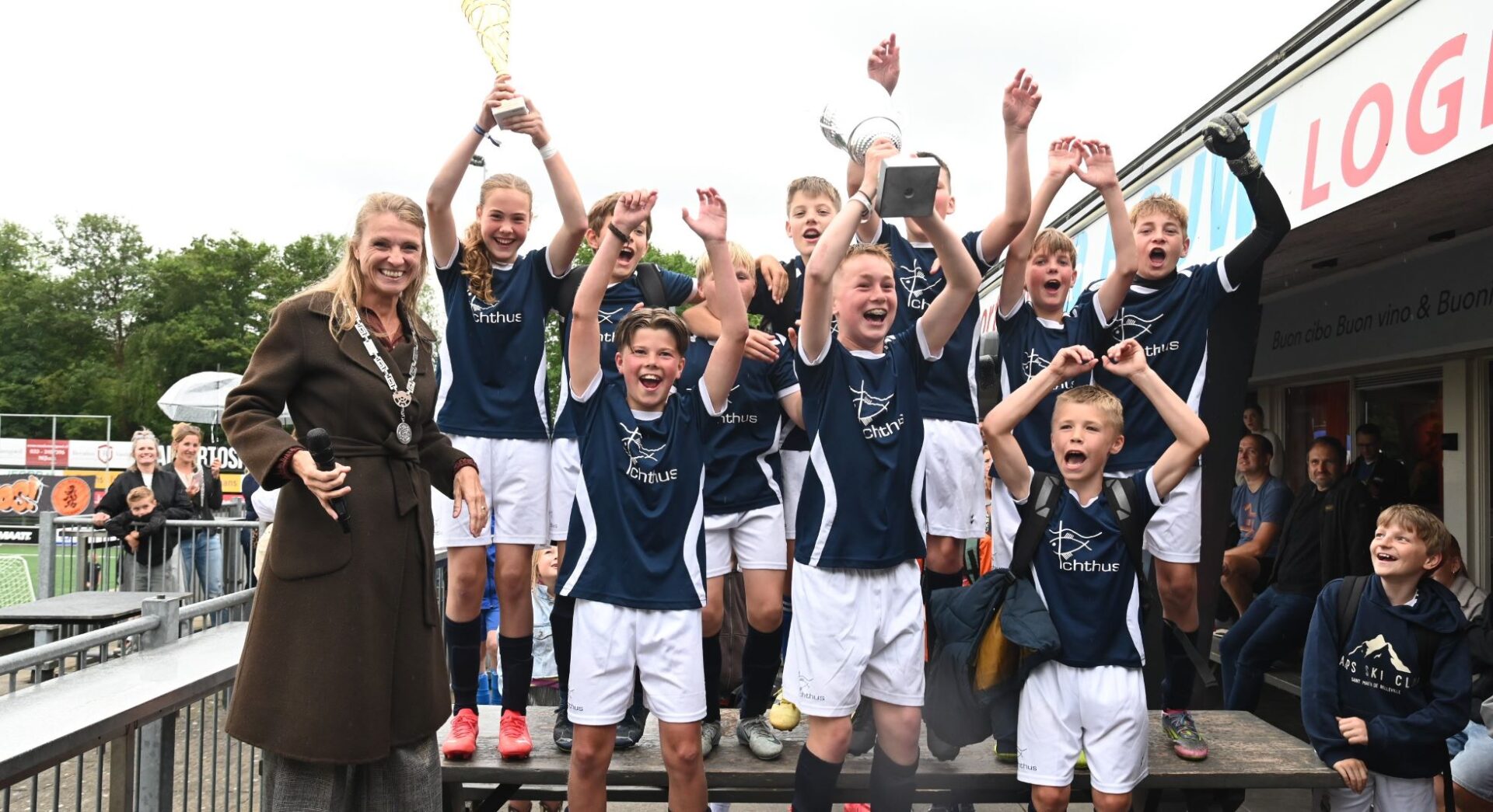 ONS en Ichthusschool winnen Nijkerks schoolvoetbalkampioenschap