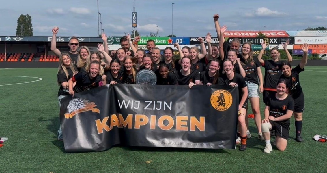 Sparta Nijkerk MO20-1 bekroont bijzonder seizoen met kampioenschap