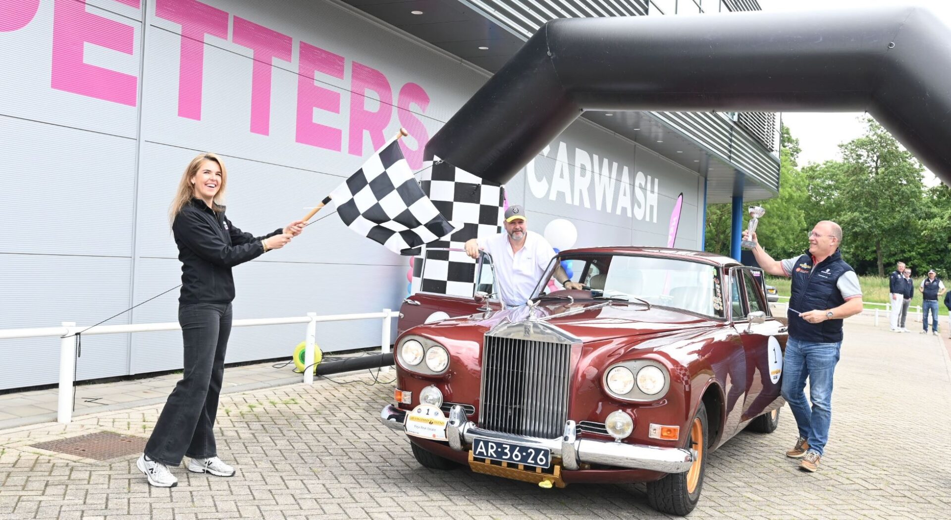 15e Gijs van Lennep Legend Rally trekt spoor van nostalgie door Nijkerk