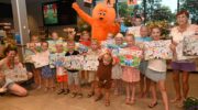 Winnaars kleurplatenwedstrijd Oranjevereniging Nijkerk gehuldigd