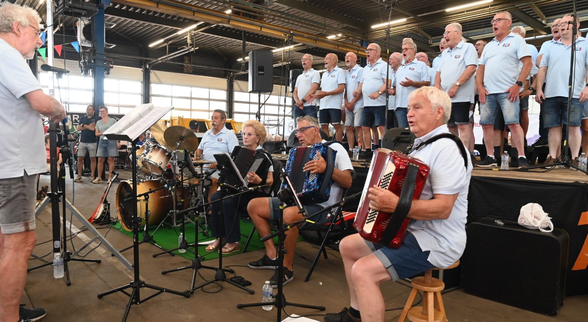 Muzikale start Truckfestijn Nijkerk met Zeemanskoor