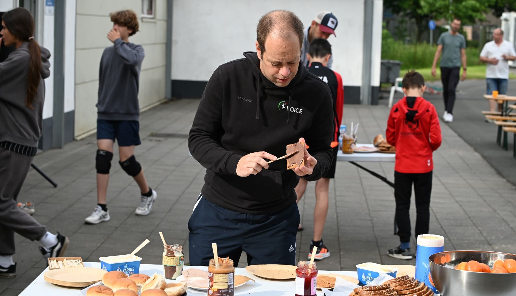 Jubilerende handbalvereniging Voice Nijkerk start met een ontbijtje