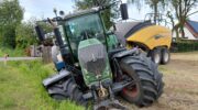 Tractor belandt tijdens hooien op Vrouwenweg in de beek