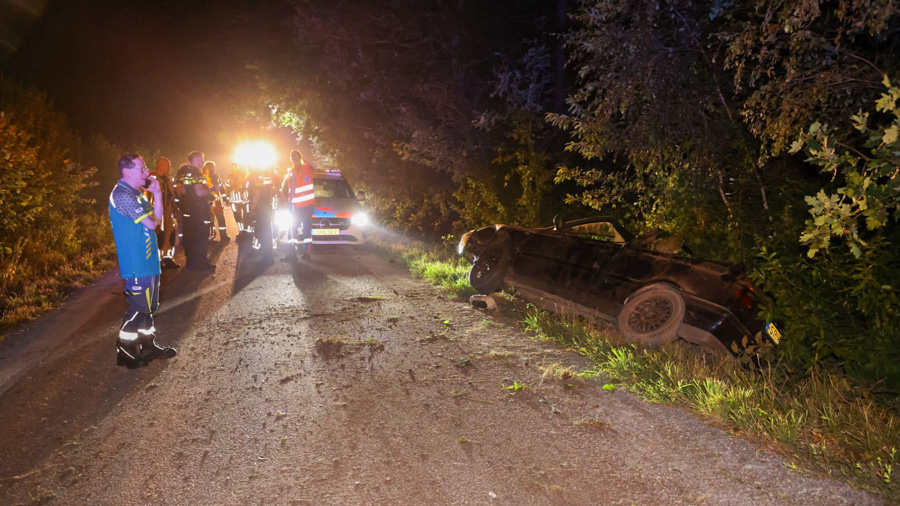 Bestuurder gaat ervandoor na ongeval op Woudweg