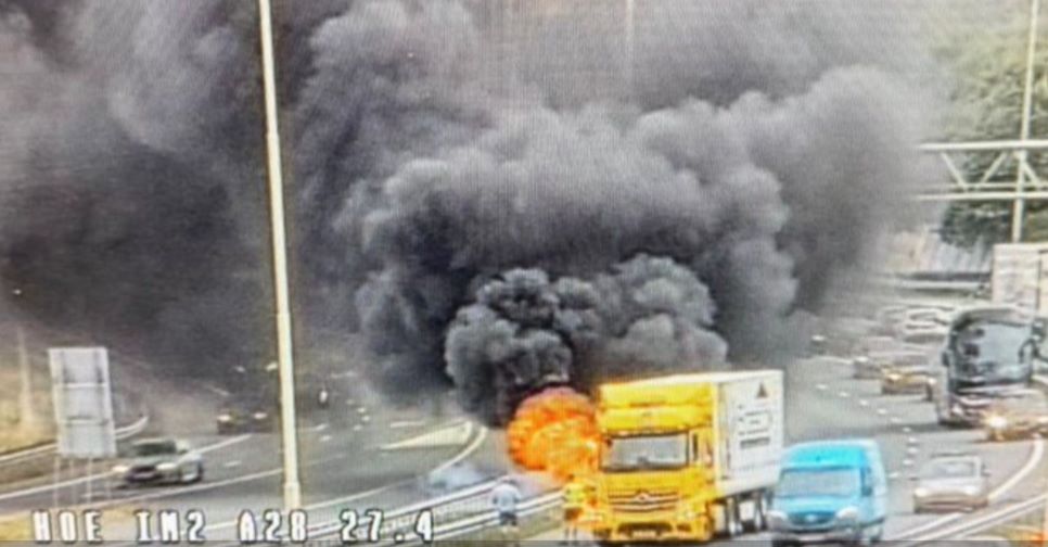 A28 bij knooppunt Hoevelaken weer volledig open na voertuigbrand