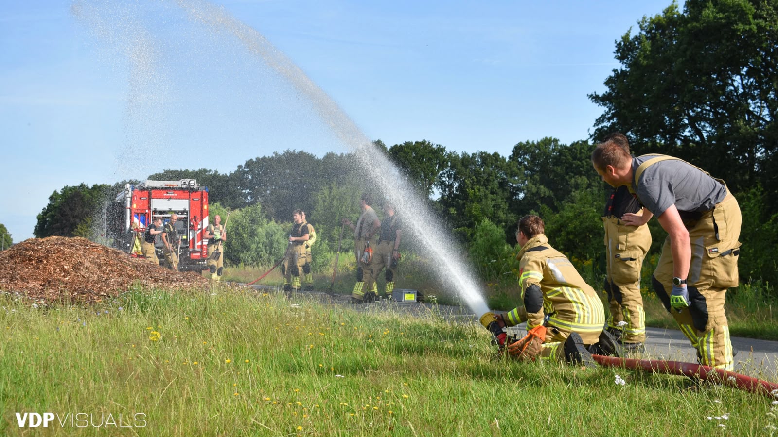 Brand in hoop met zaagsel aan de Berencamperweg in Nijkerk
