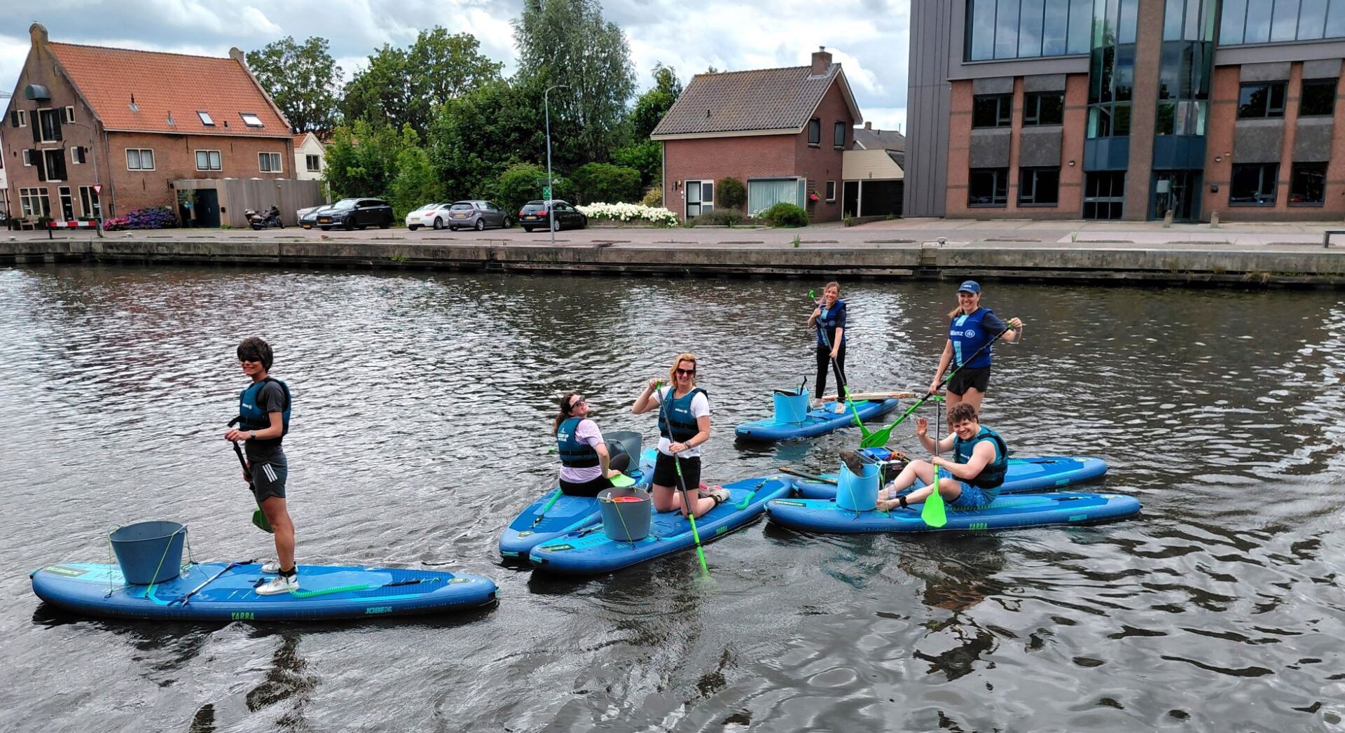 Clean Up on Tour in Nijkerk: kilo’s zwerfafval uit de Arkervaart gevist
