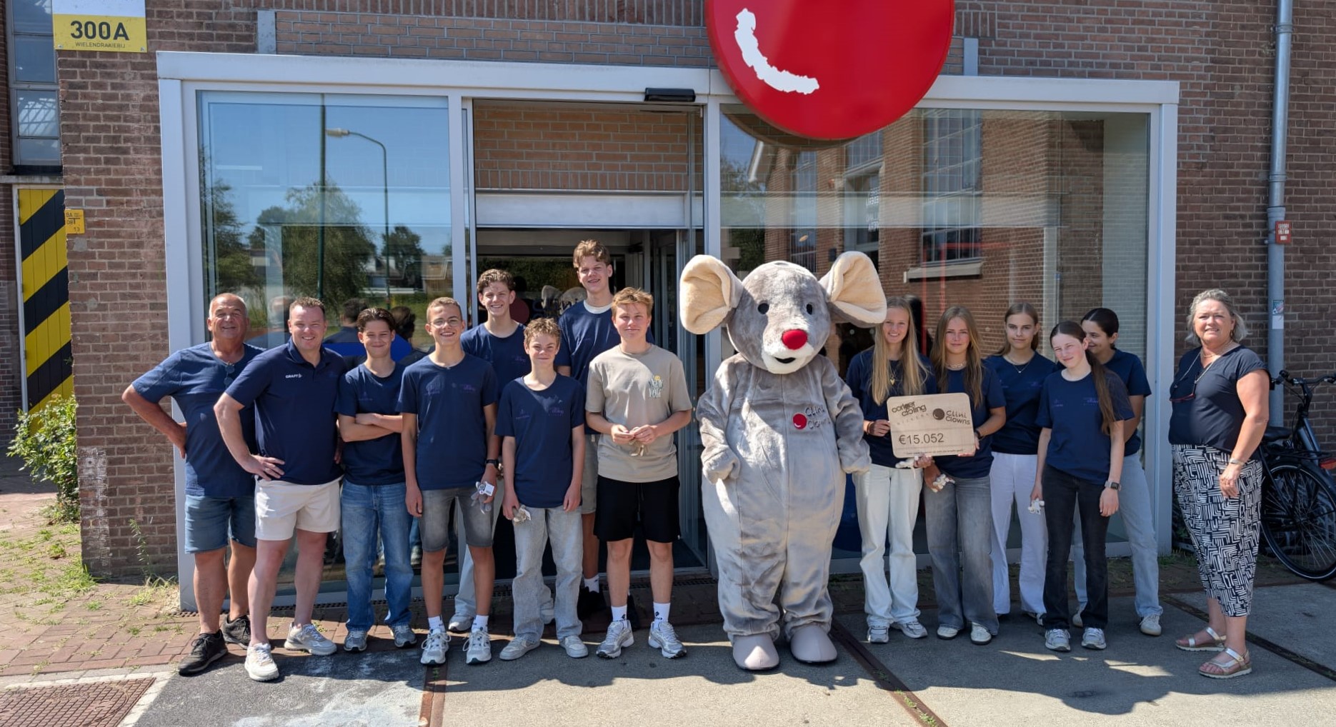 Jongeren van Expeditie Team Corlaer Cycling fietsen € 15.052,- bijeen voor Cliniclowns