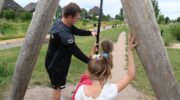 Kinderen genieten van spelletjesochtend in park Doornsteeg Nijkerk