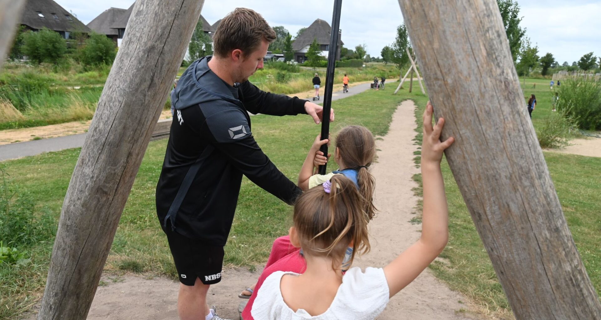 Kinderen genieten van spelletjesochtend in park Doornsteeg Nijkerk