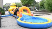 Waterspektakel brengt verkoeling op schoolplein Ichthusschool