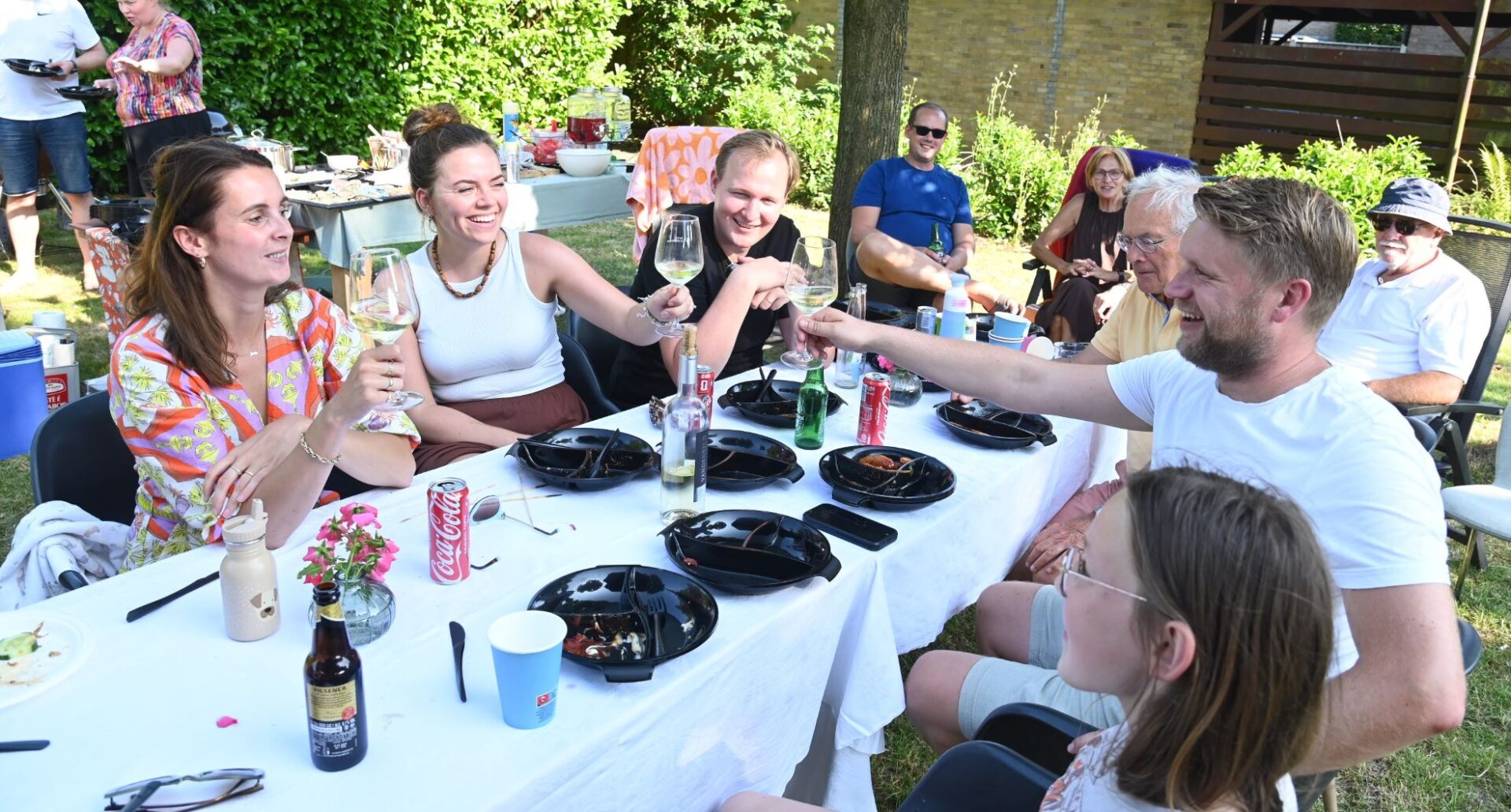 Buurtbarbecue op de Nachtegaallaan Hoevelaken