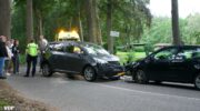 Twee auto’s botsen frontaal op Nieuwe Voorthuizerweg in Nijkerk