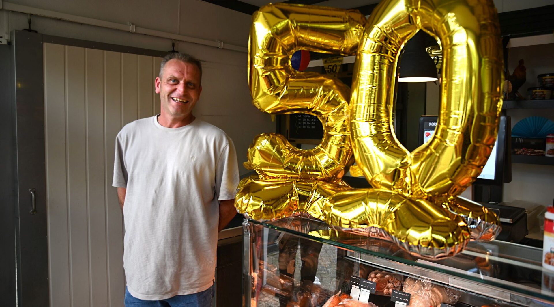 Poelier Peter van de Pol viert 50ste verjaardag in stijl