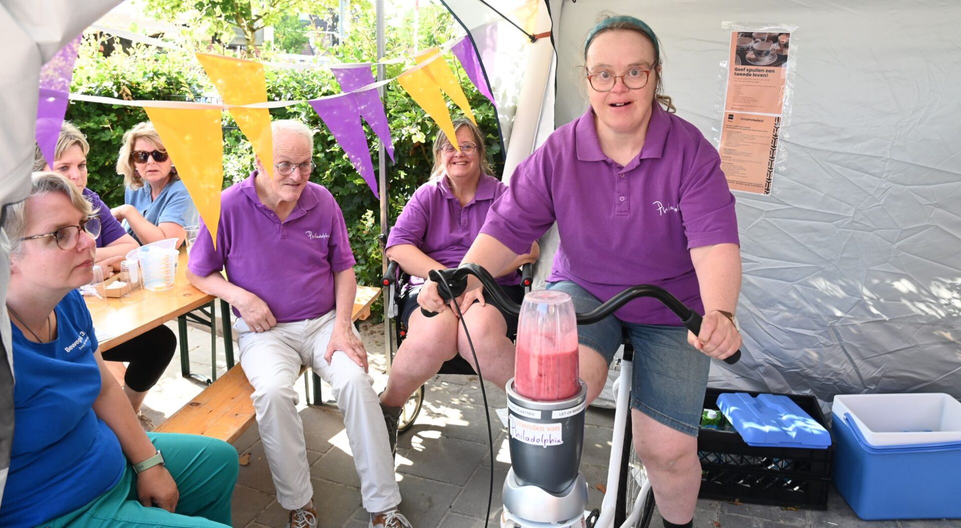 Alsjeblieft, fietsend een smoothie van Philadelphia Nijkerk