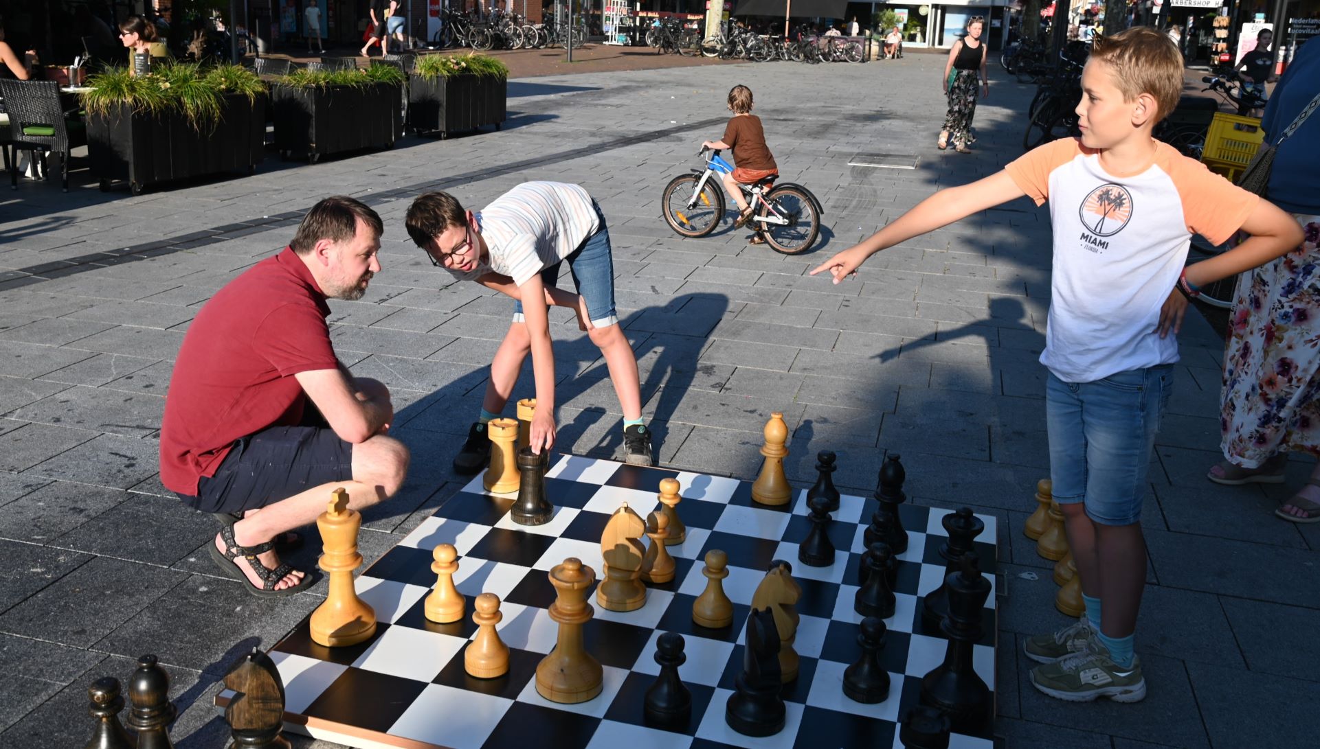 Warme schaakinstuif op het Plein Nijkerk