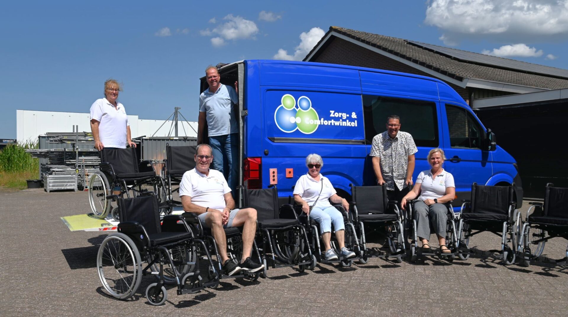 Tien nieuwe rolstoelen voor De Zonnebloem Nijkerk-Nijkerkerveen