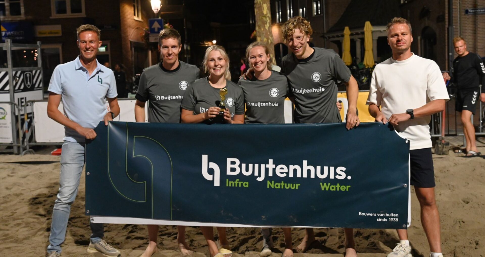 Prijsuitreiking Buijtenhuis Beachvolleybaltoernooi