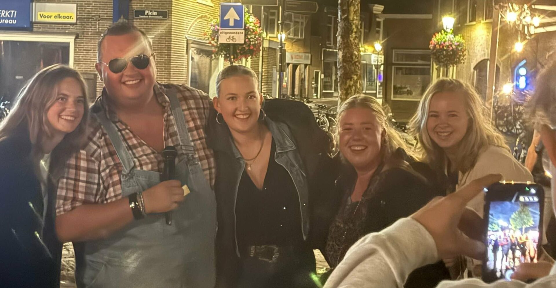 Boer Bennie zet kletsnat Nijkerks Plein op zijn kop